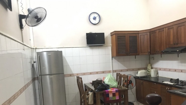 Cho thuê cửa hàng ngay mặt phố Láng Hạ, Đống Đa, HN 40m2, thông sàn, KD, bàn giao ngay 10 triệu